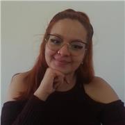 Profesora de francés imparte clase a niños, jóvenes y adultos, según las necesidades de cada uno